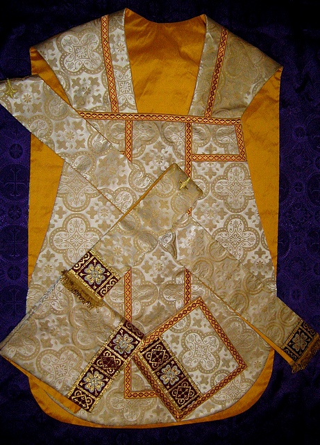 Roman Vestment in Italian style, Gold Church Fabric